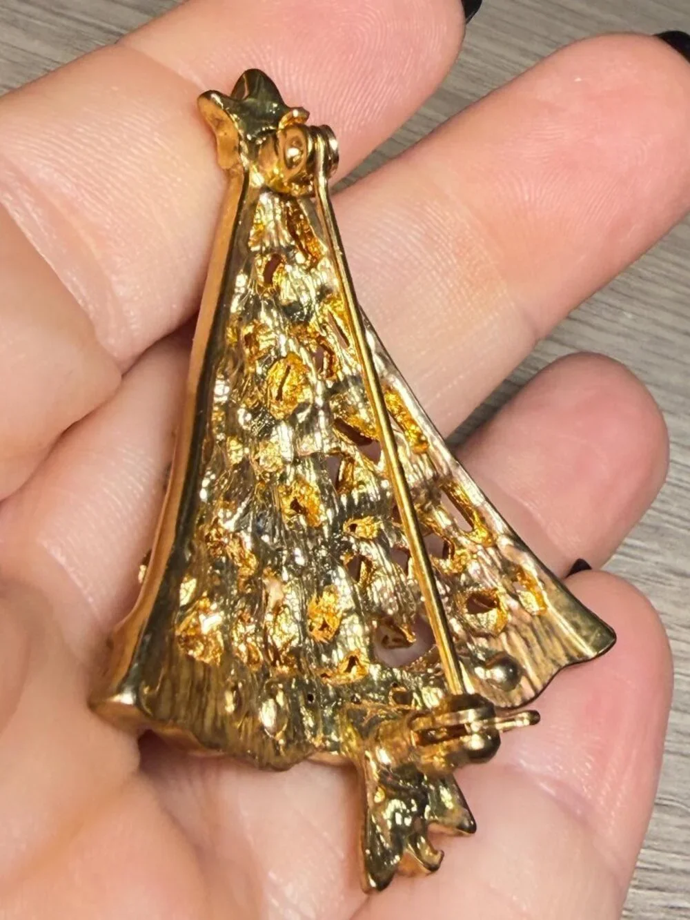 Christmas Tree Brooch Gold Tone Rhinestone Multicolor Openwork Star Top
